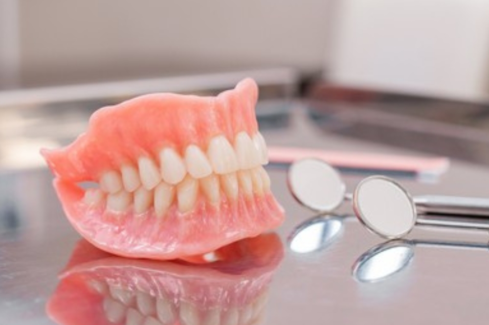 Dentures Explained Simply: Options, Fit & Daily Life